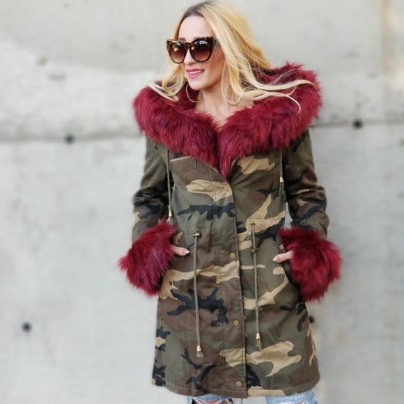 😢SOLD OUT😢 FUR TRIM HOODED CAMO JACKET - Picture 2 of 4
